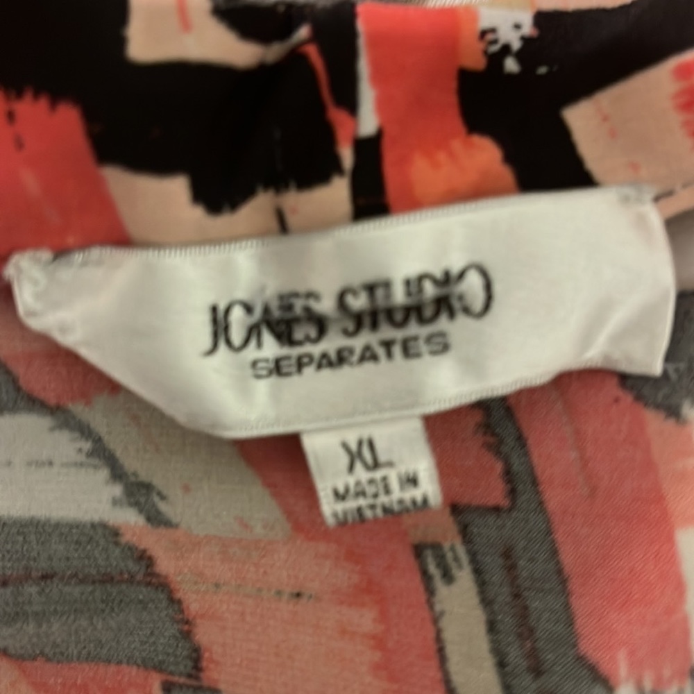 Jones Studio Tee Shirt XL multicolor.. black, tan,orange,pink - Picture 3 of 3